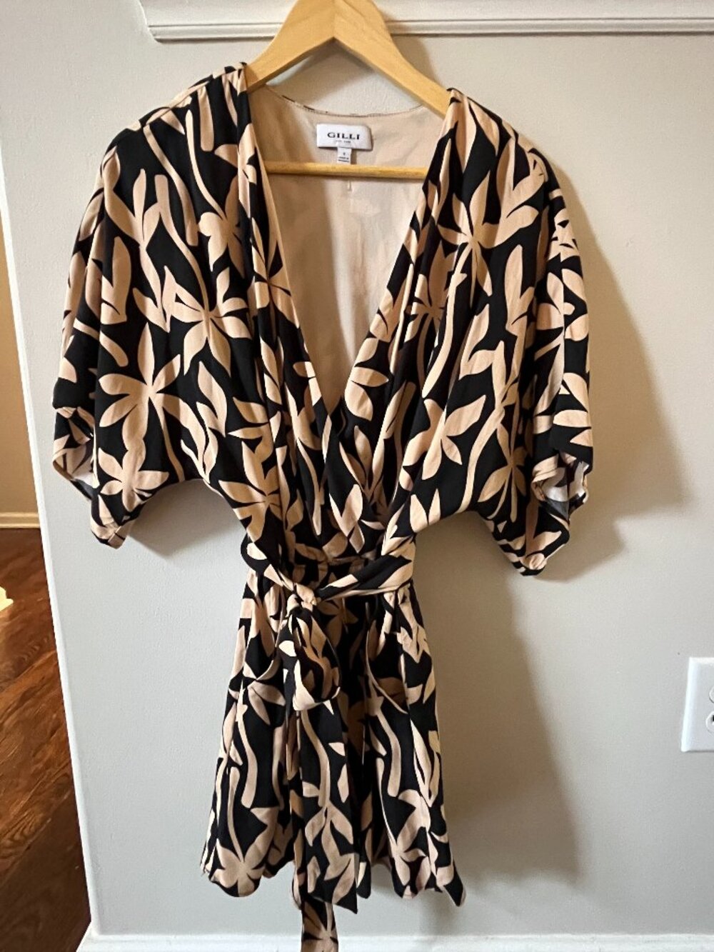 GILLI Black & Beige Tropical Print Kimono Sleeve Romper with Tie Waist